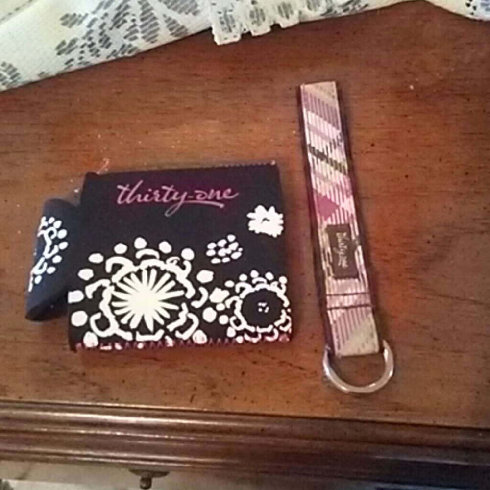 Thirty one key fob and can cooler